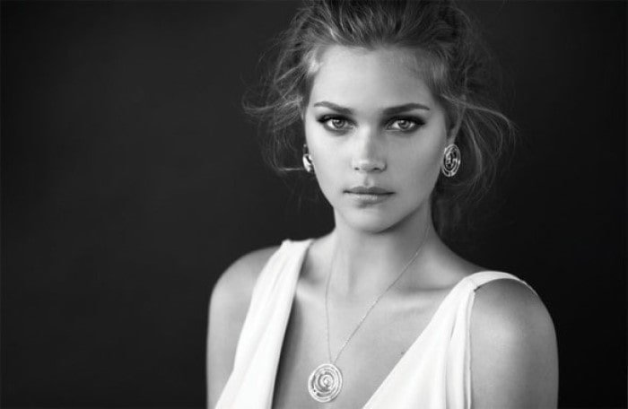 Esti Ginzburg’s Net worth – Lots of Earning as Model and Endorsement